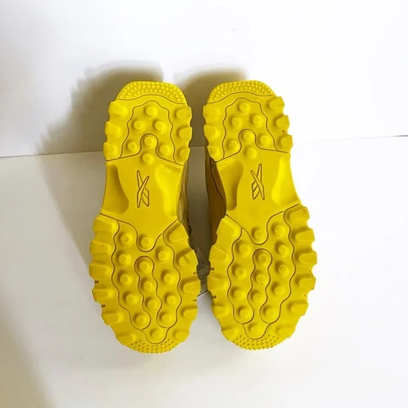 CL CARDI V2 Reebok Juniors size 6 Bright Yellow Sneakers - Picture 3 of 8